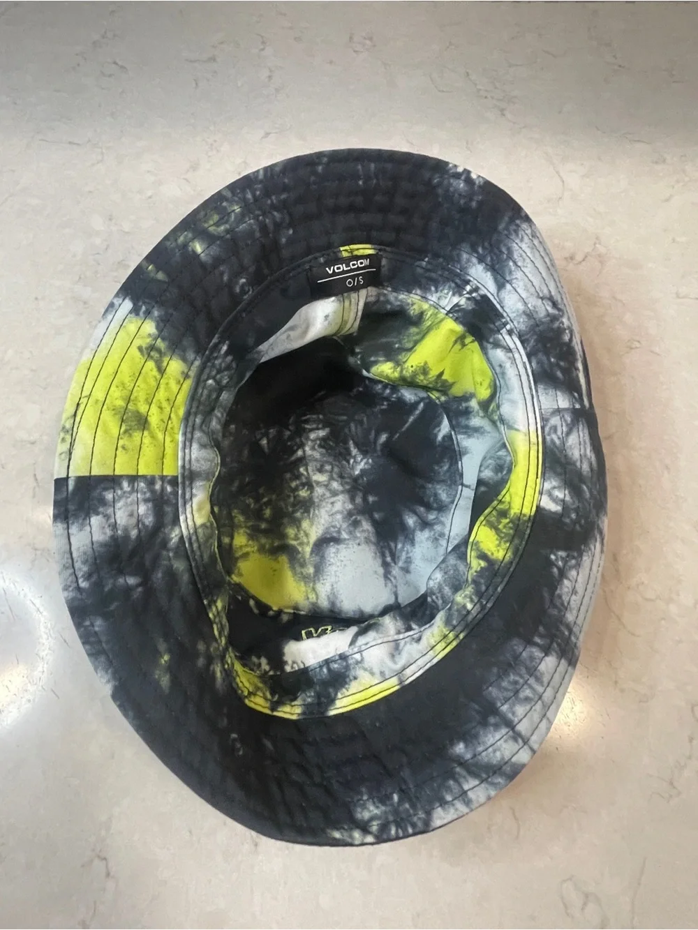 Volcom Reversible Black Bucket Hat w/ White Logo / Tie Dye Black & Yellow Small